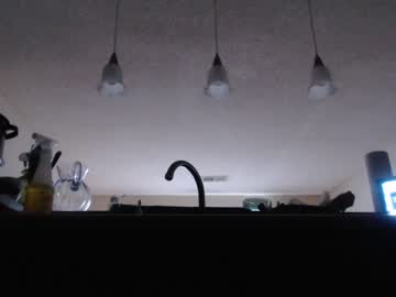 مدام خجولة تتناك في طيزها من ورا